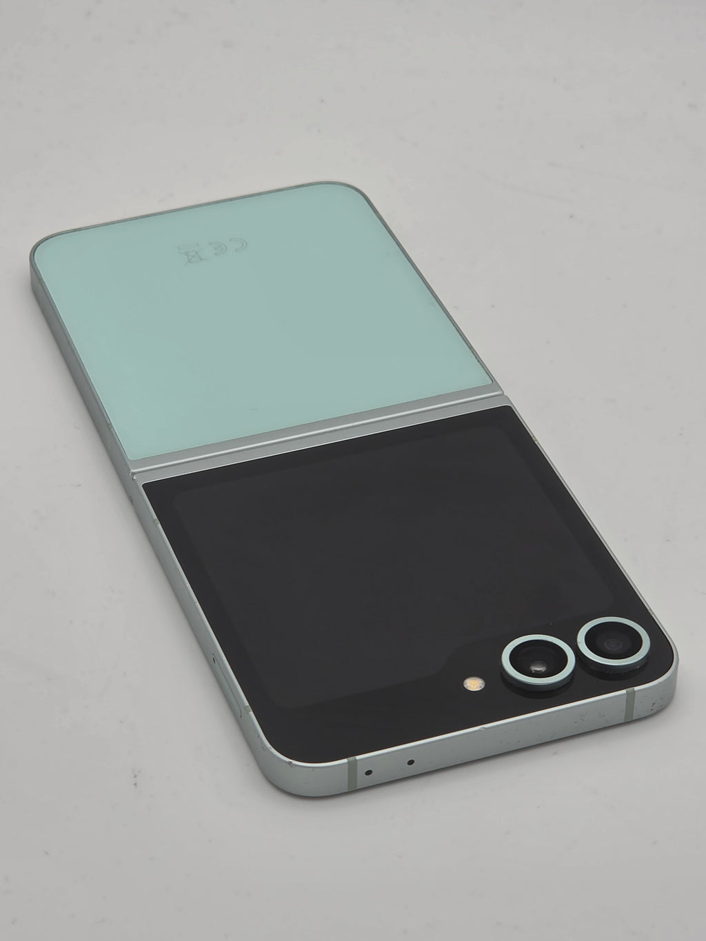Samsung Galaxy Z Flip 6 256GB Teal, Grade B