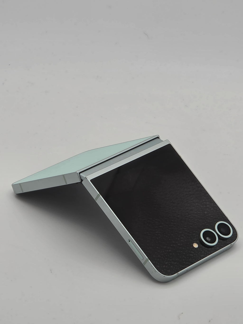 Samsung Galaxy Z Flip 6 256GB Teal, Grade B