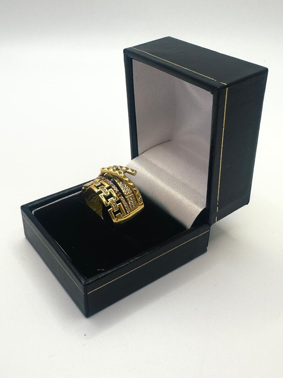 18ct, Gold Ring, Size S, 5.21g