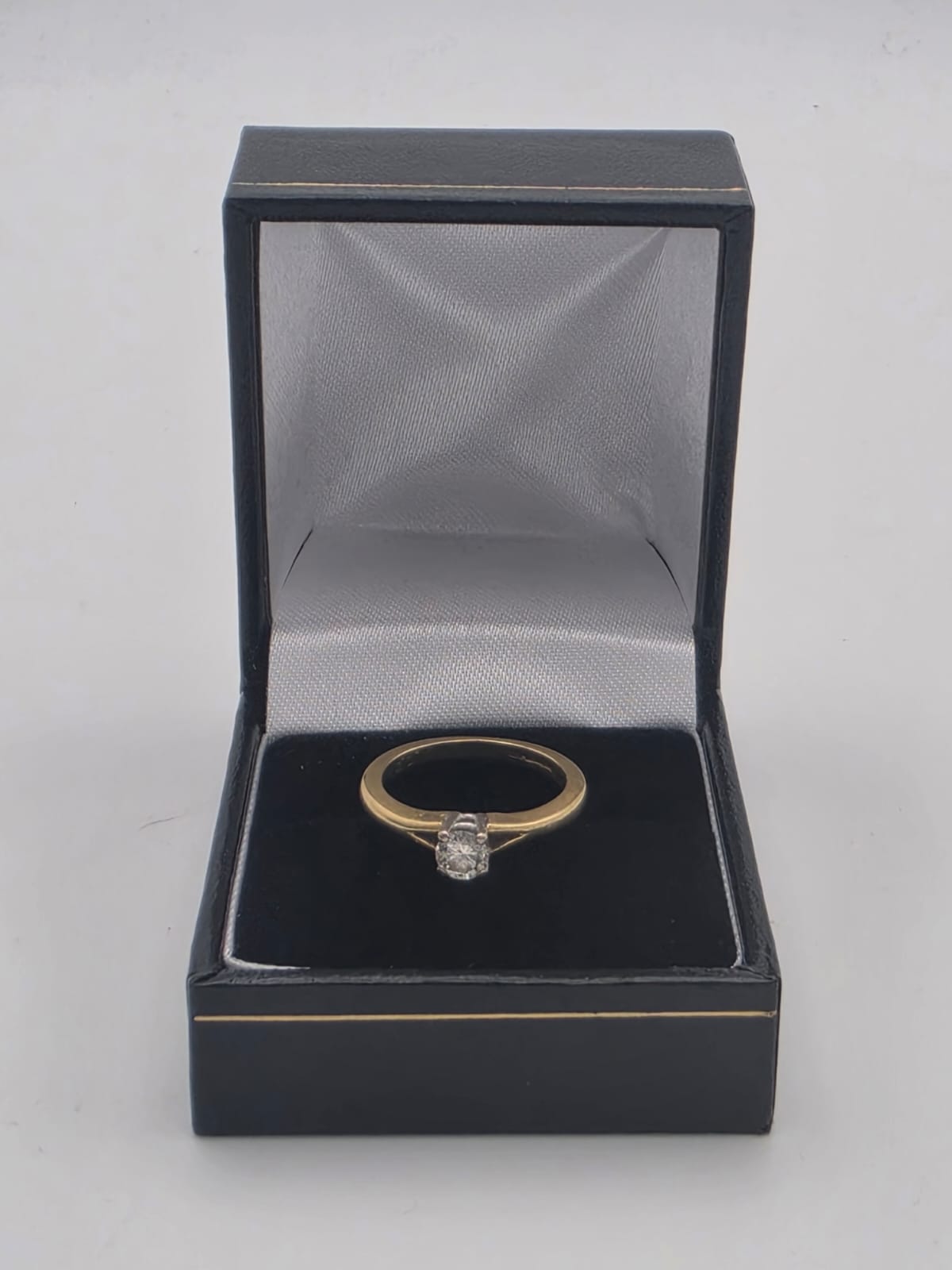 18ct Gold Engagement Ring, Size K, 3.44G
