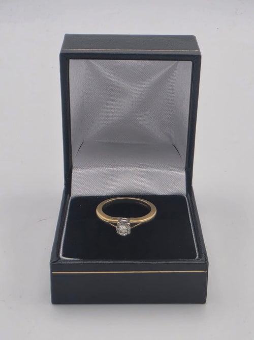 18ct Gold Engagement Ring, Size K, 3.44G
