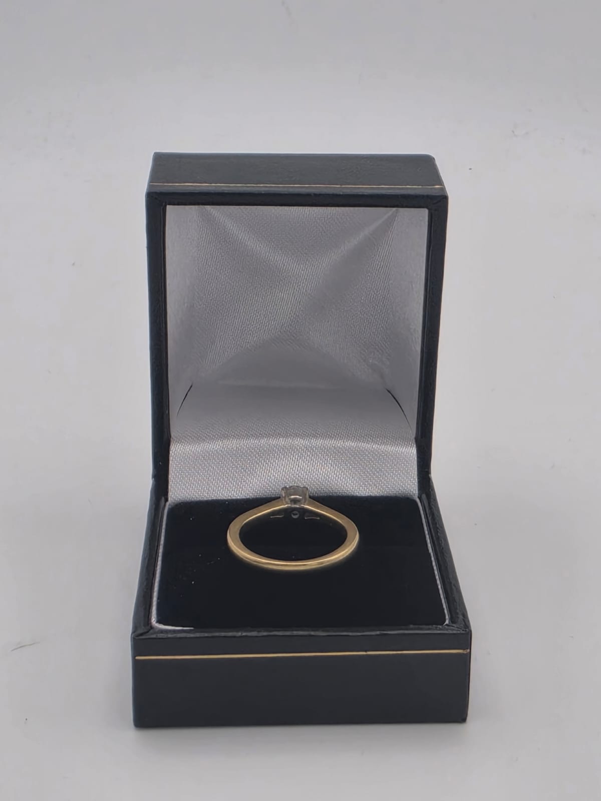 18ct Gold Engagement Ring, Size K, 3.44G