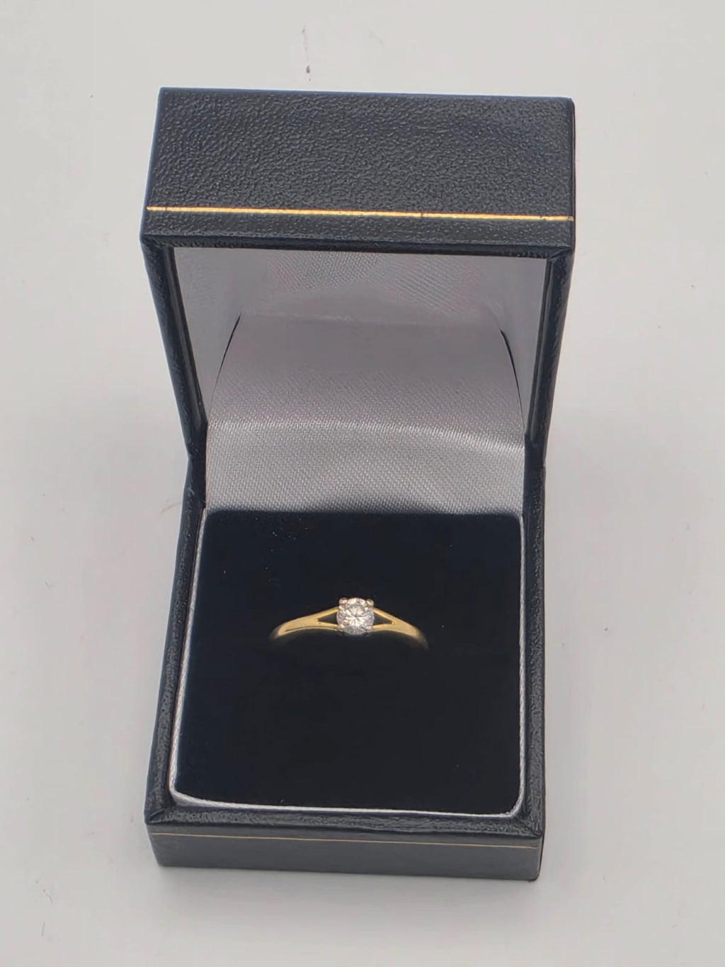 18ct Gold Engagement Ring, Size K, 3.44G