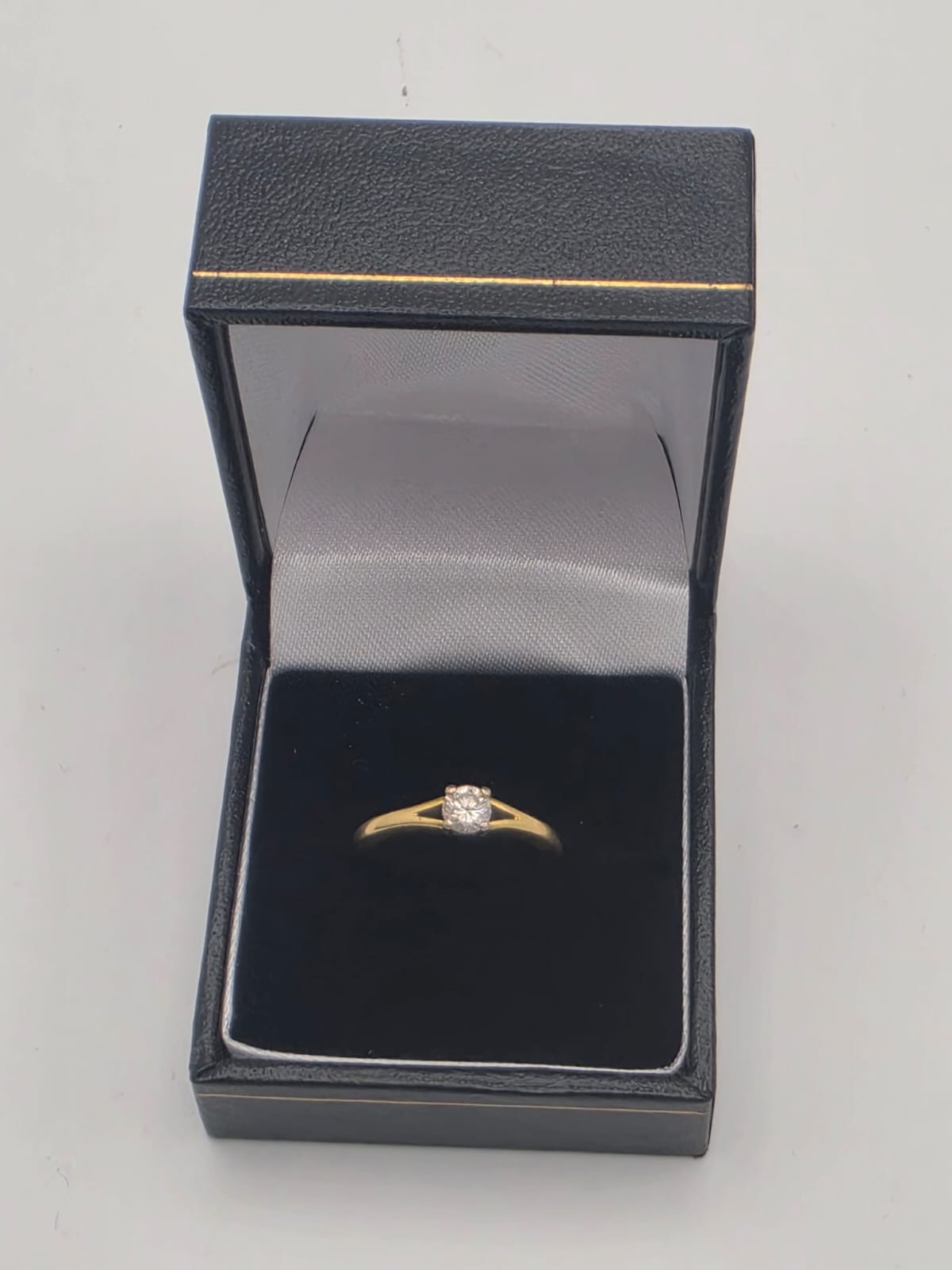 18ct Gold Engagement Ring, Size K, 3.44G