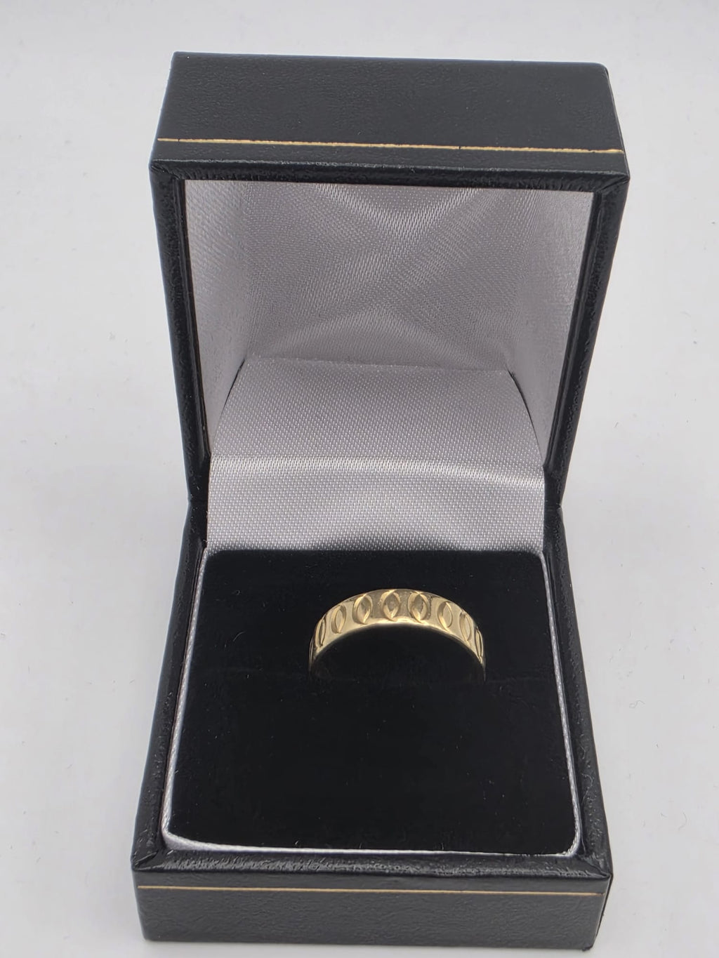 18ct Gold Wedding Band Ring, Size P, 3.61G