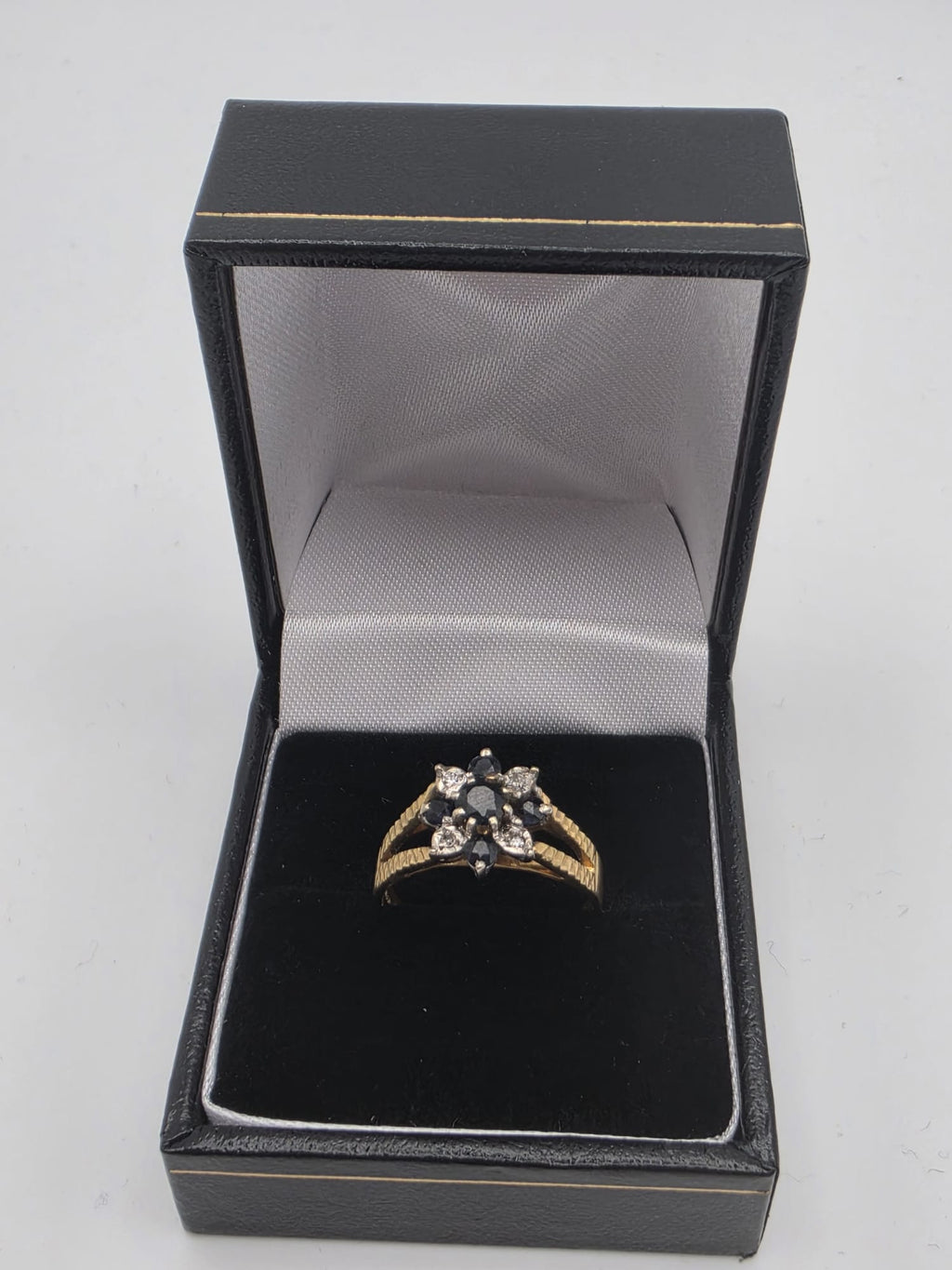 18ct Gold Cluster Ring, Size R, 4.38G