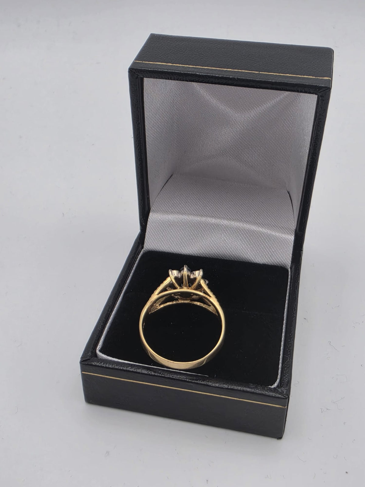 18ct Gold Cluster Ring, Size R, 4.38G