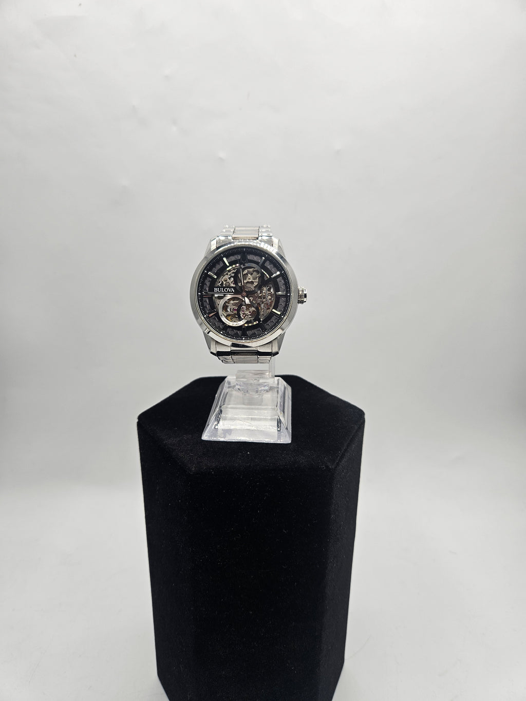 Bulova Sutton automatic watch Silver, Grade B