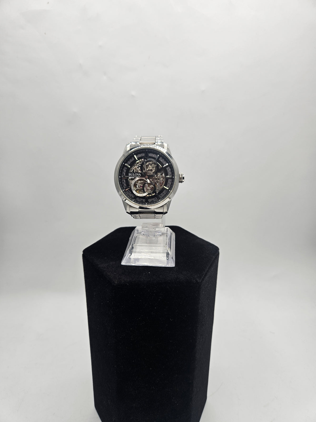 Bulova Sutton automatic watch Silver, Grade B
