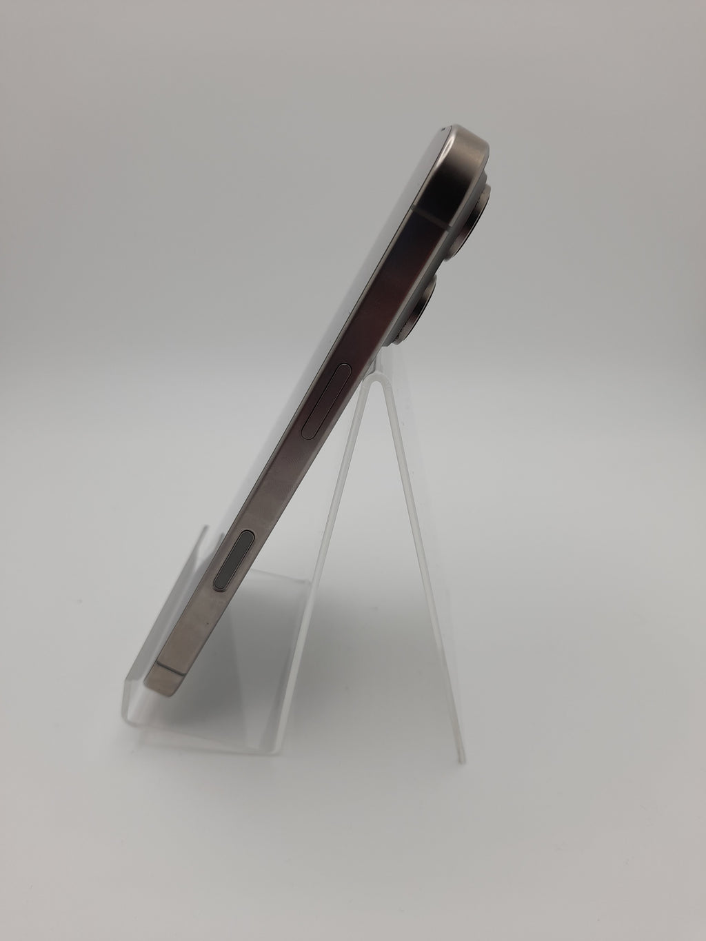 Apple iPhone 16 Pro 128GB Titanium, Grade b