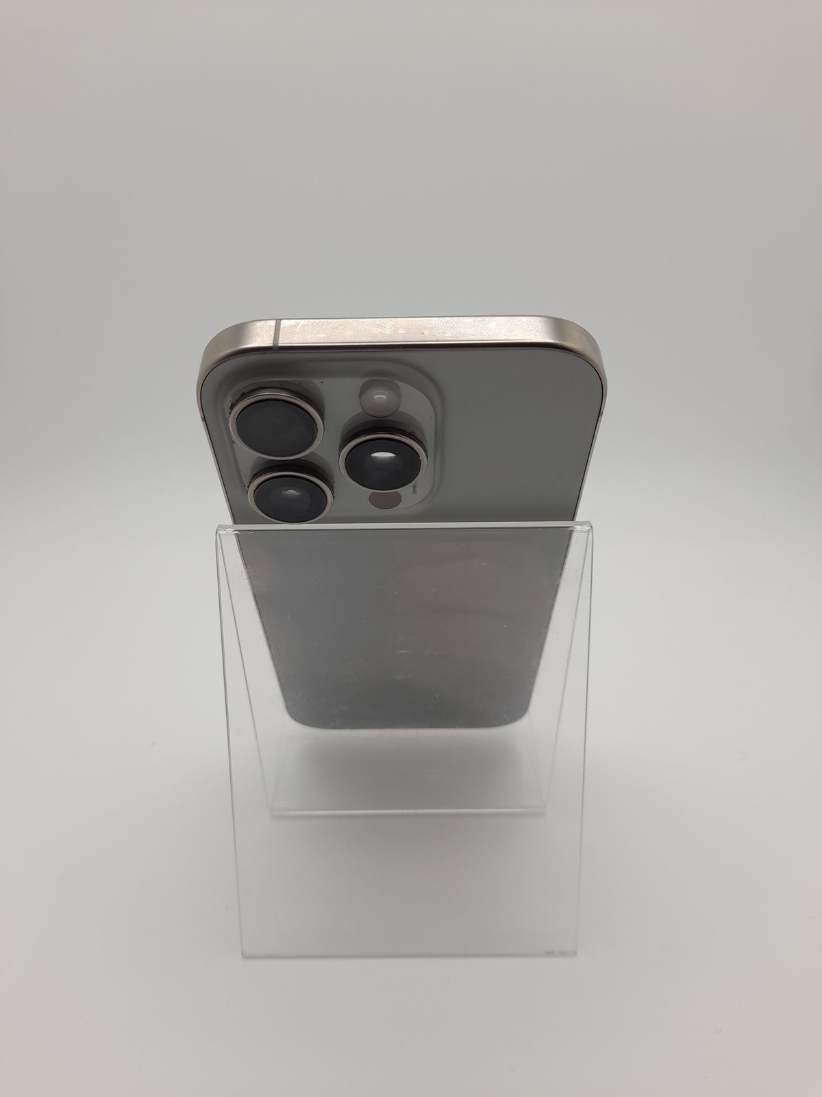 Apple iPhone 16 Pro 128GB Titanium, Grade b