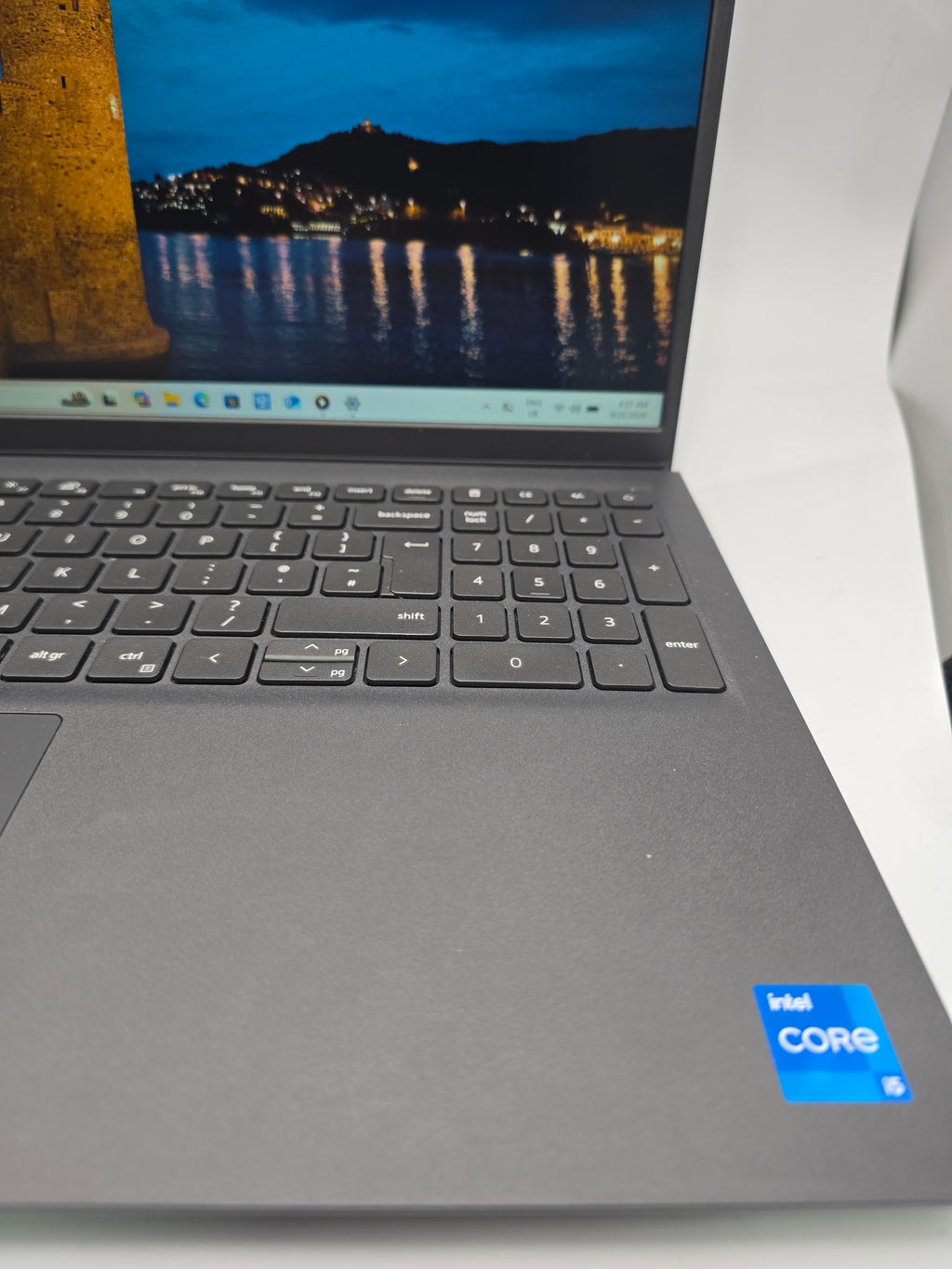 Dell 15 Laptop DC15250 16GB RAM 500GB SSD Black, Grade B
