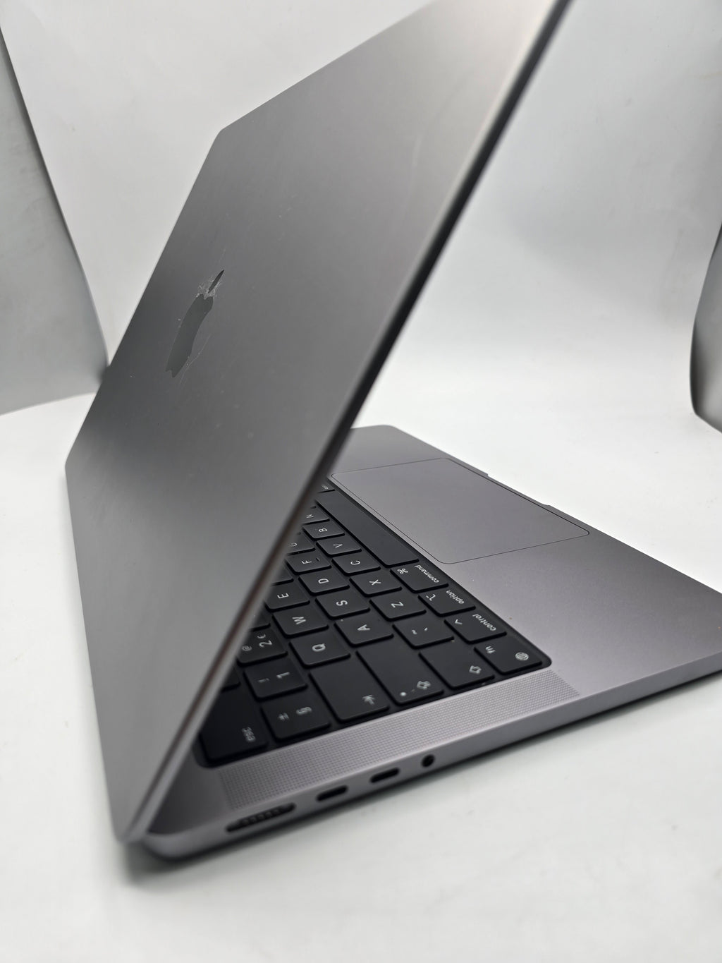 Apple MacBook Pro 14" M3  8GB 512GB, Grade B