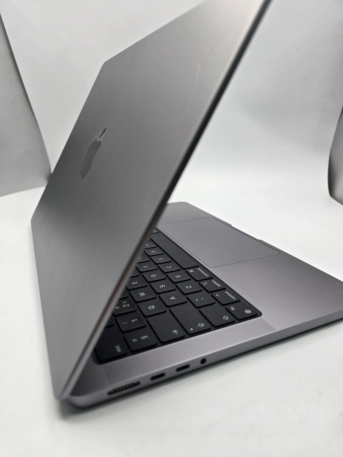 Apple MacBook Pro 14" M3  8GB 512GB, Grade B
