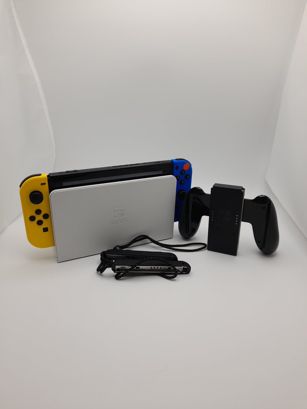 Nintendo Nintendo Switch 32GB Blue, Yellow and black, Grade B