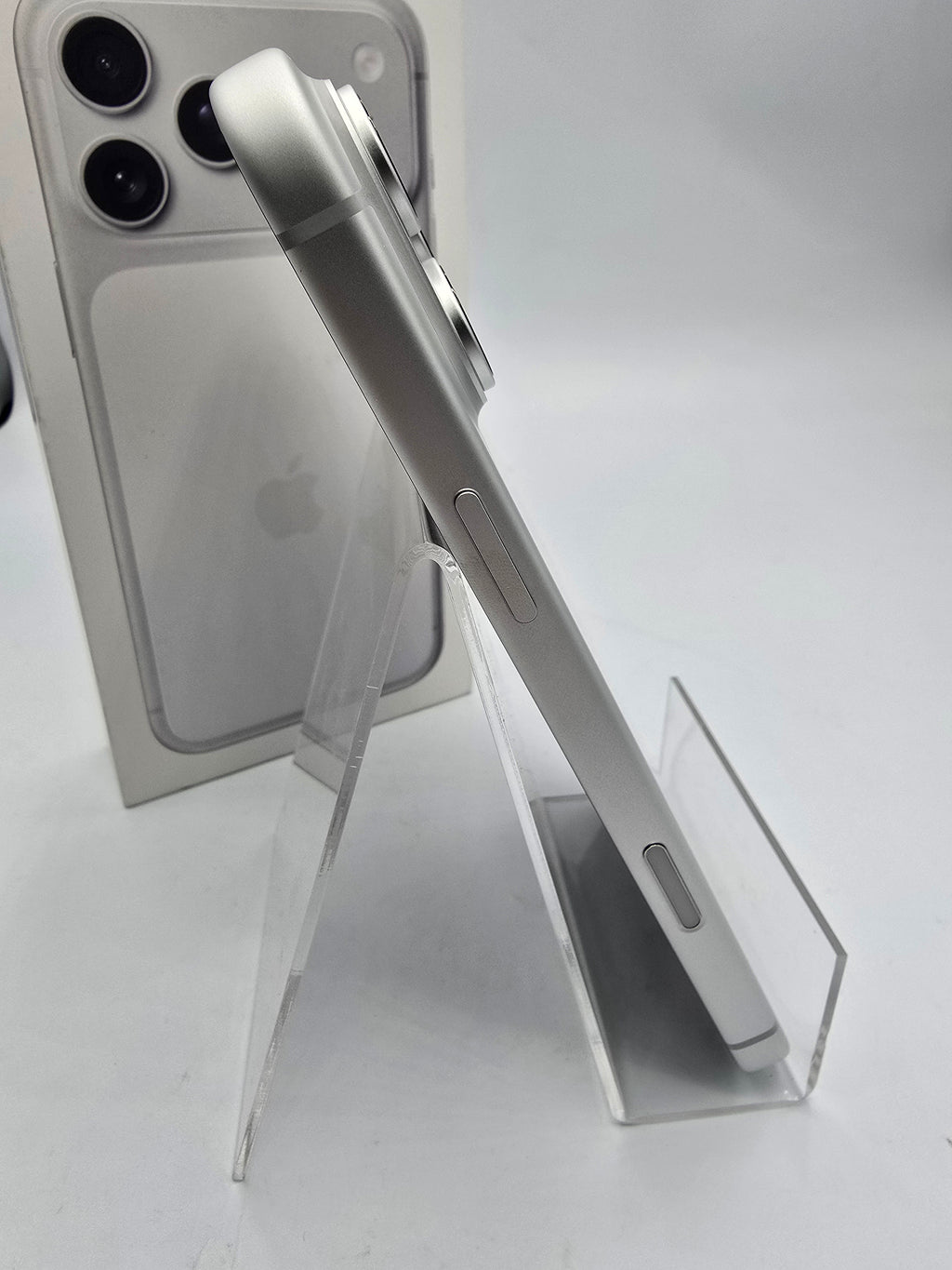 Apple iPhone 17 Pro Max 256GB White, Grade A