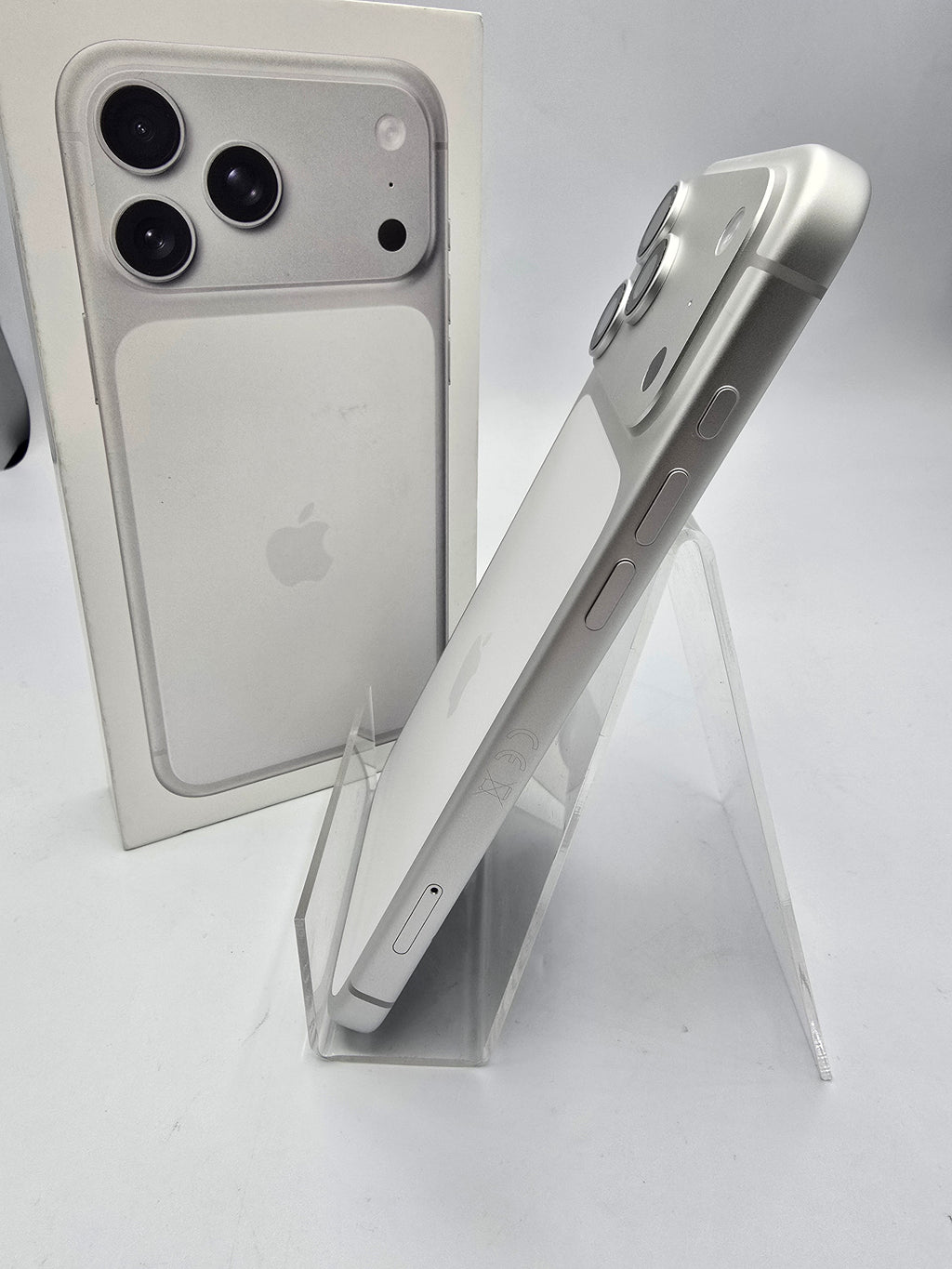 Apple iPhone 17 Pro Max 256GB White, Grade A