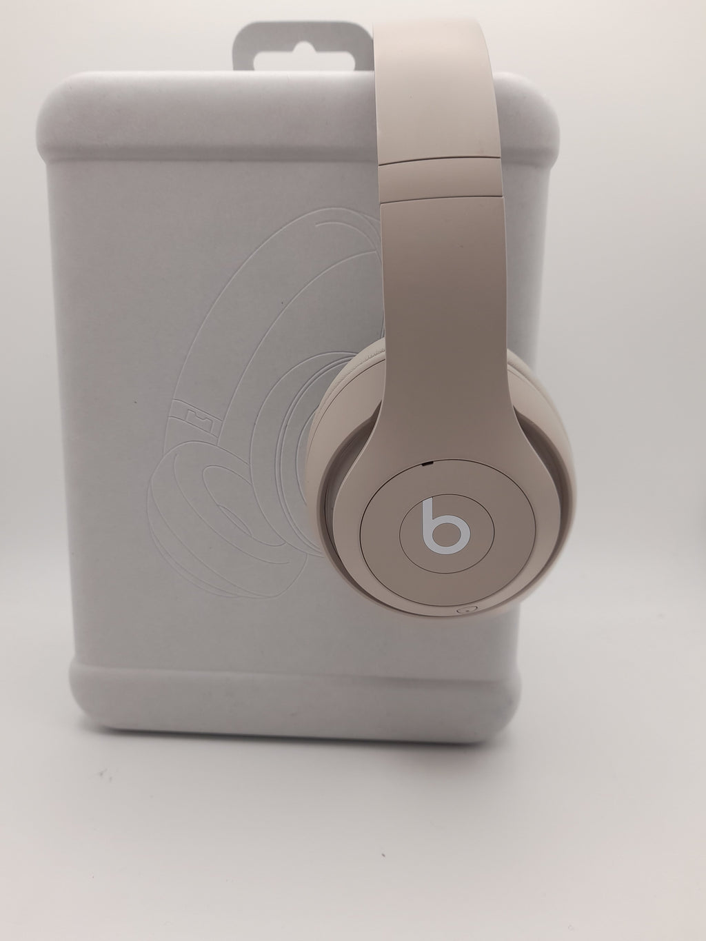 Beats Studio Pro Headphones, Beige, Grade B
