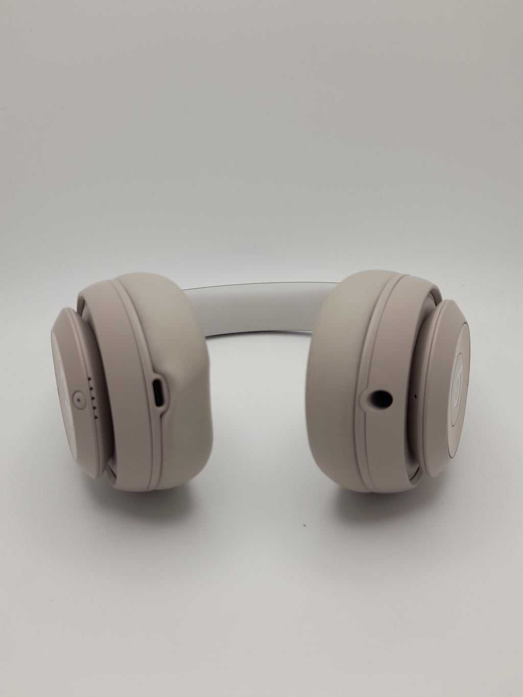 Beats Studio Pro Headphones, Beige, Grade B