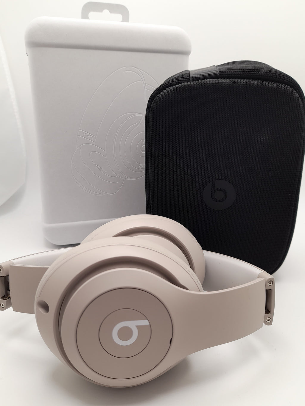 Beats Studio Pro Headphones, Beige, Grade B