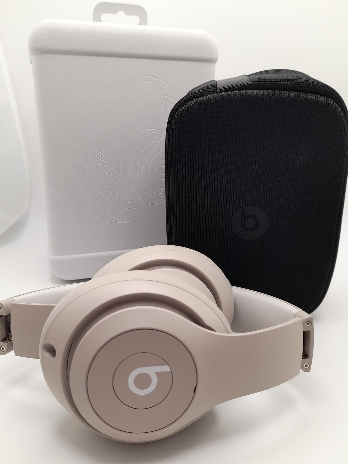 Beats Studio Pro Headphones, Beige, Grade B