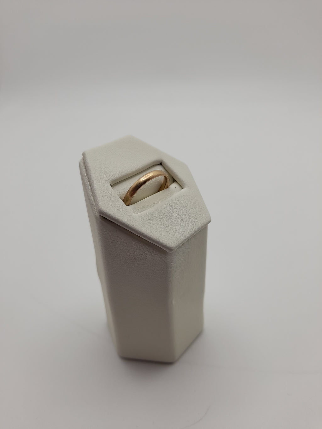 9ct,1.8g,Size J,Gold Band
