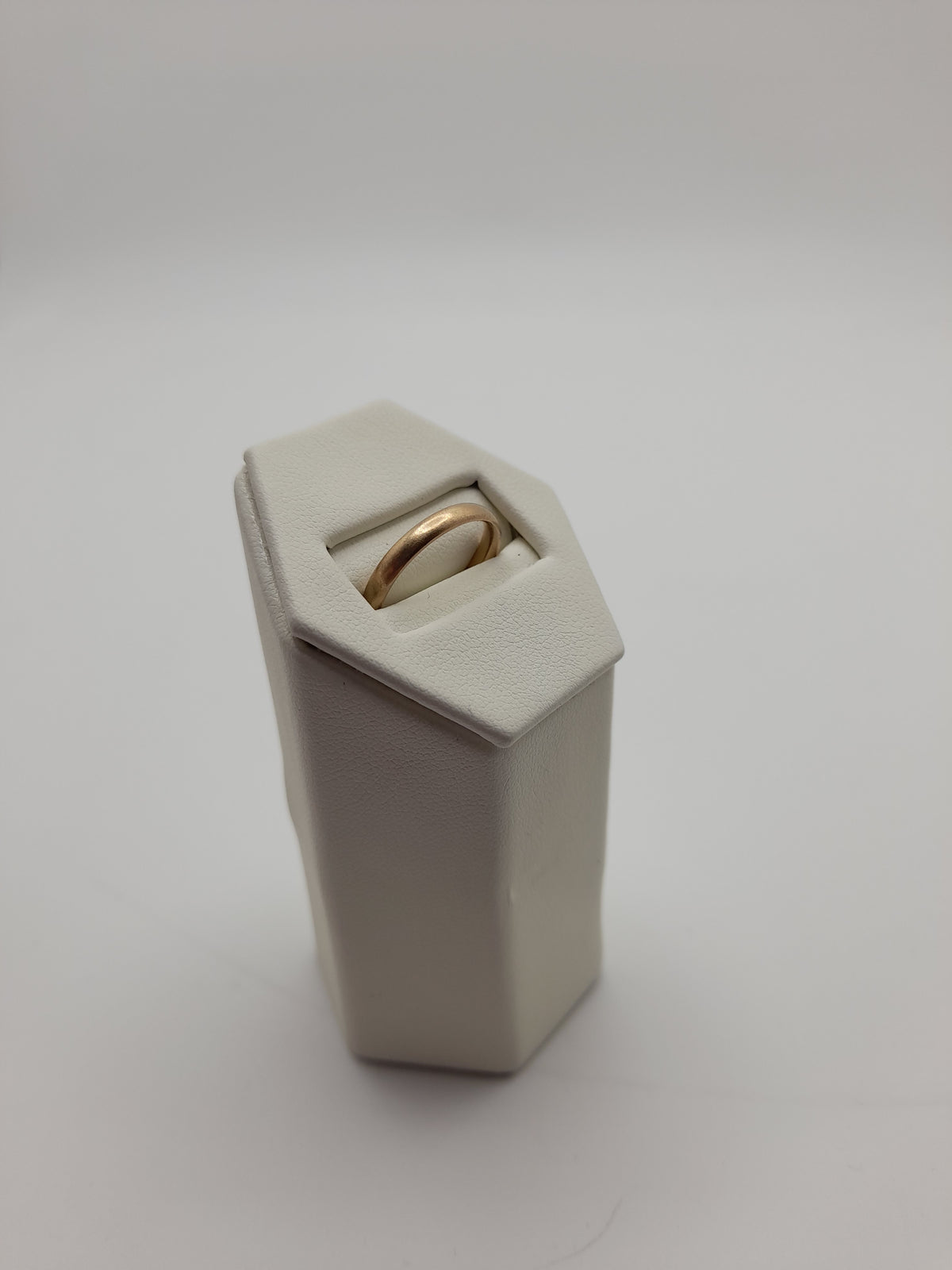 9ct,1.8g,Size J,Gold Band