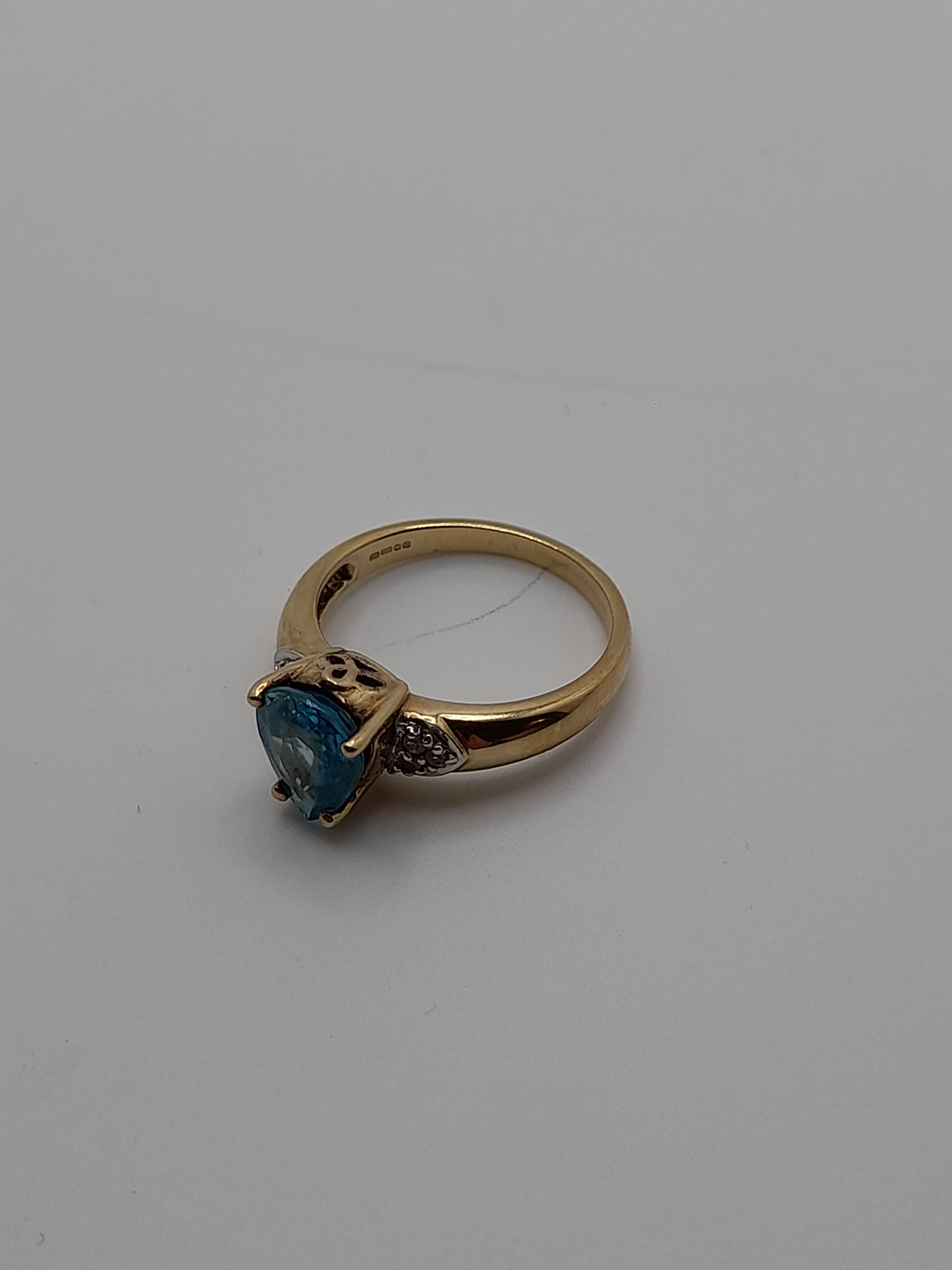 9ct,3.5g Size N,Aqua Coloured Stone Ring