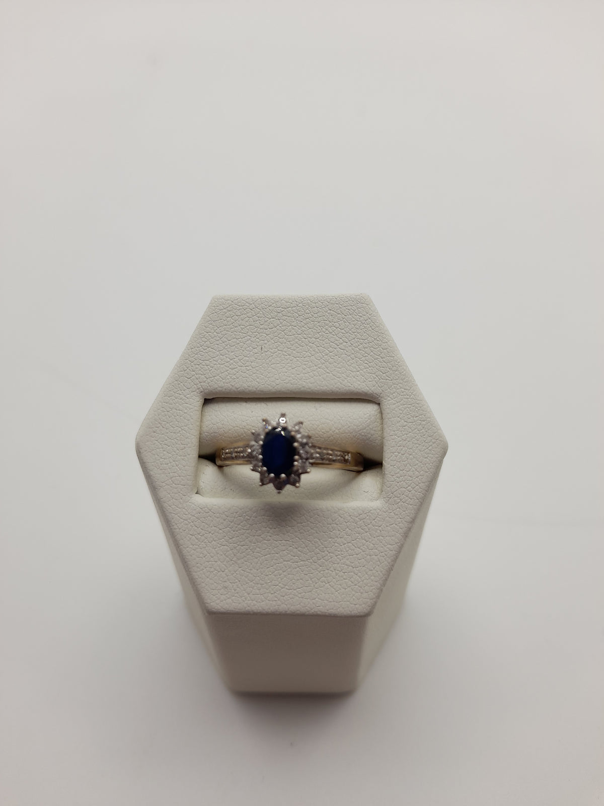 9ct ,2.4g, Size P ,Dark Blue Cluster Gold Ring