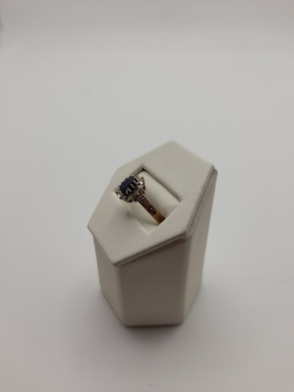 9ct ,2.4g, Size P ,Dark Blue Cluster Gold Ring
