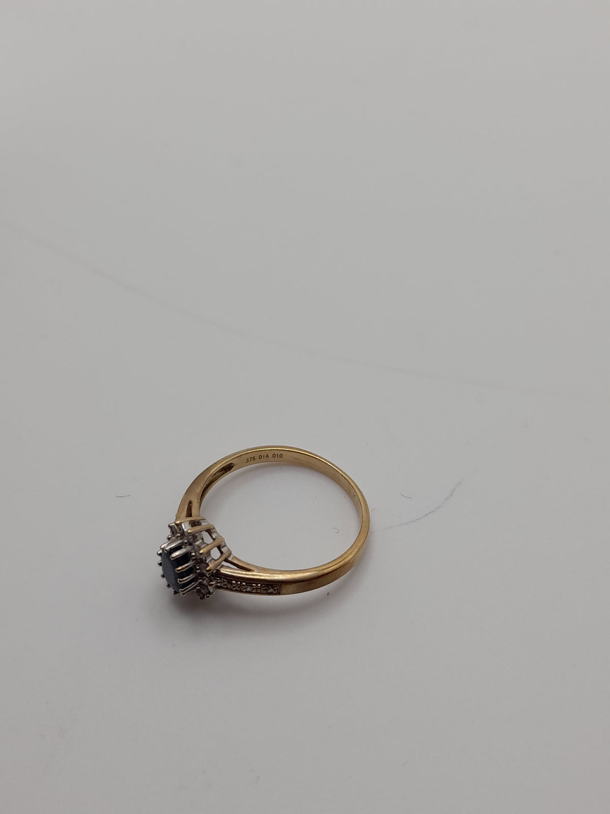 9ct ,2.4g, Size P ,Dark Blue Cluster Gold Ring