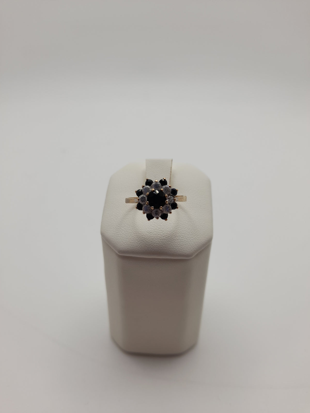 9ct,2.3g,Size N,Black And Clear Cluster Ring