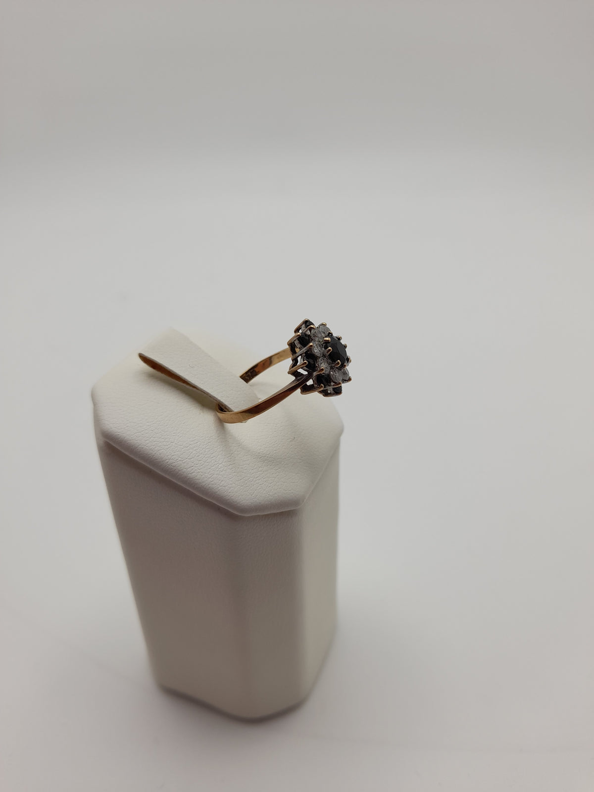 9ct,2.3g,Size N,Black And Clear Cluster Ring