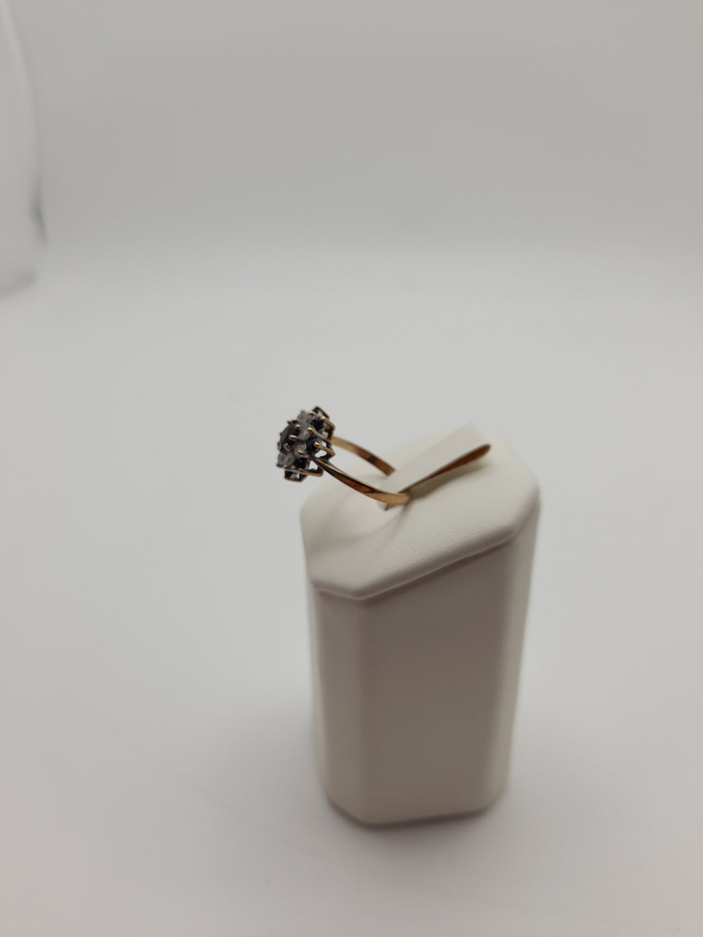 9ct,2.3g,Size N,Black And Clear Cluster Ring