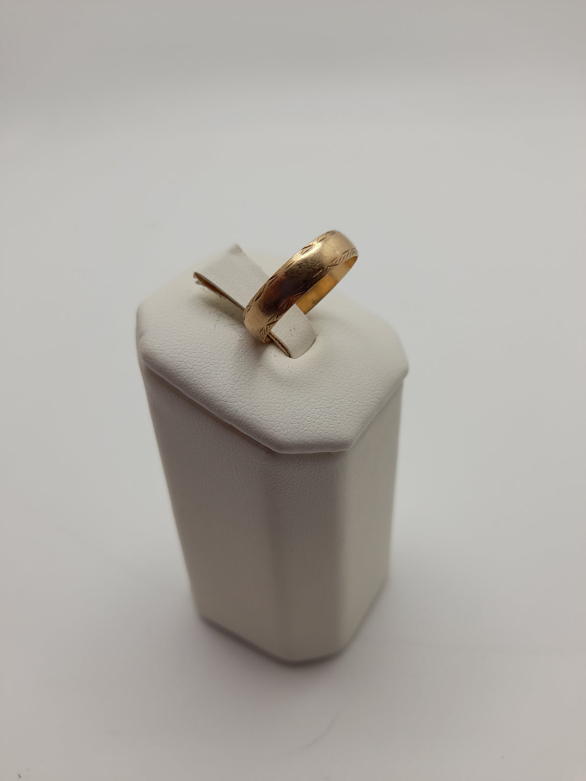 9ct,1.9g,Size O,Wedding Band