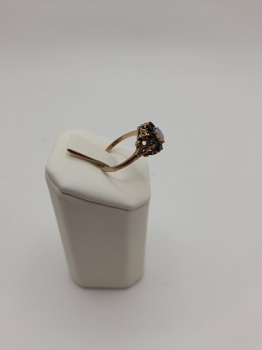 9CT,2.3G,Size Q, Black And Blue/White Cluster Ring