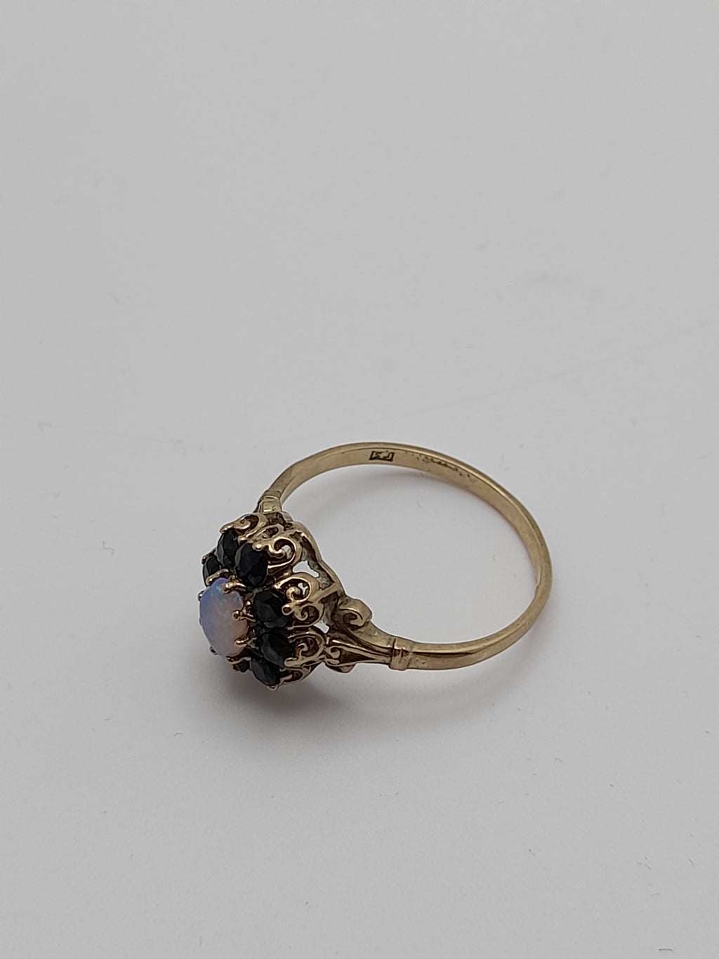 9CT,2.3G,Size Q, Black And Blue/White Cluster Ring