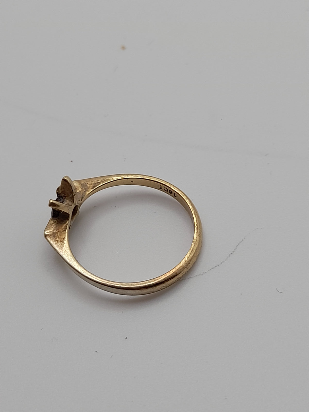 18ct, 2.2g,Size M, Red Stone Ring
