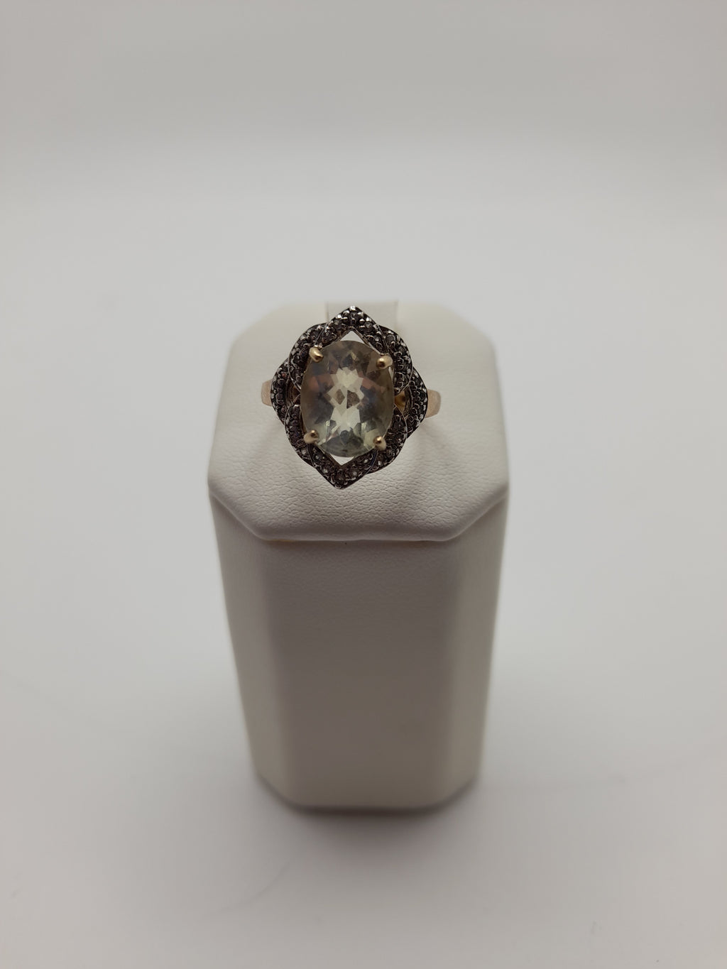 9ct,4.5g, Size O ,Large Stone With Small Stone Ring