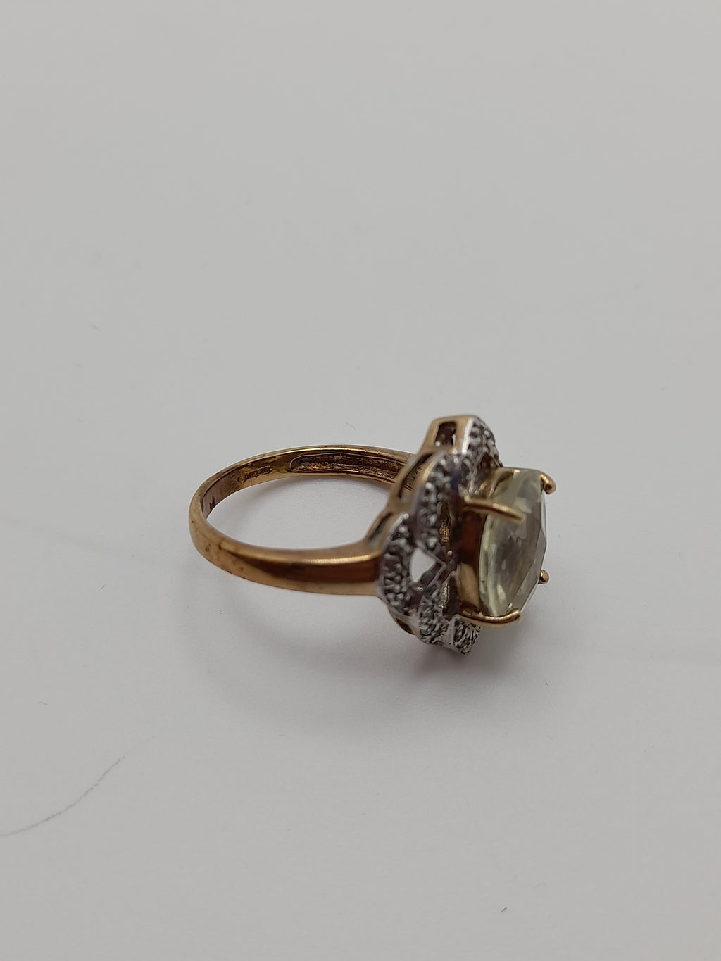 9ct,4.5g, Size O ,Large Stone With Small Stone Ring