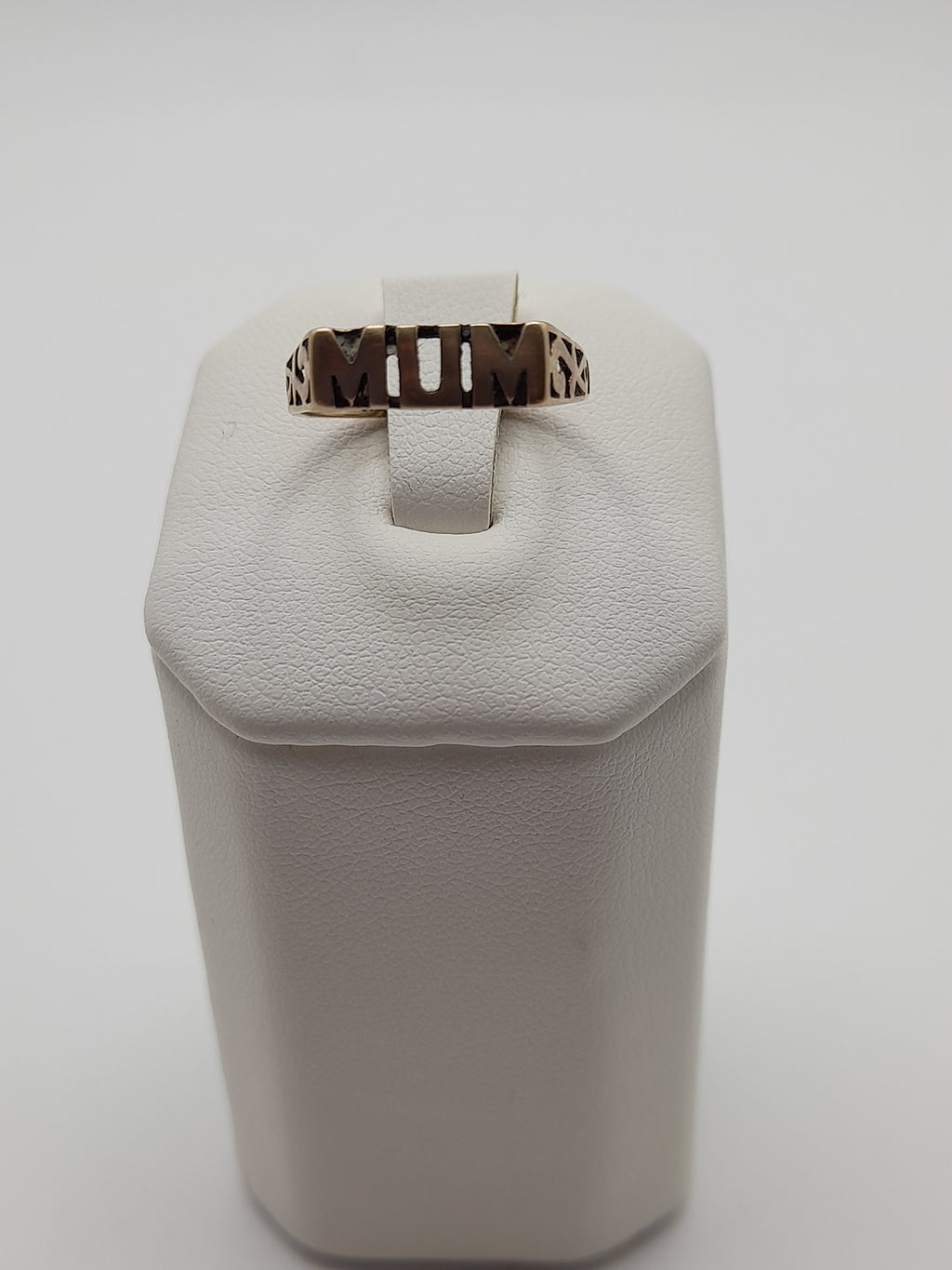 9ct,1.12g,Size M ,'MUM' Ring