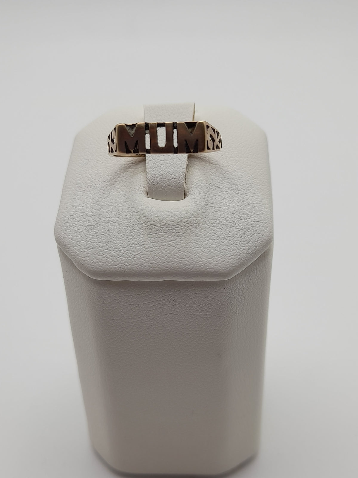 9ct,1.12g,Size M ,'MUM' Ring