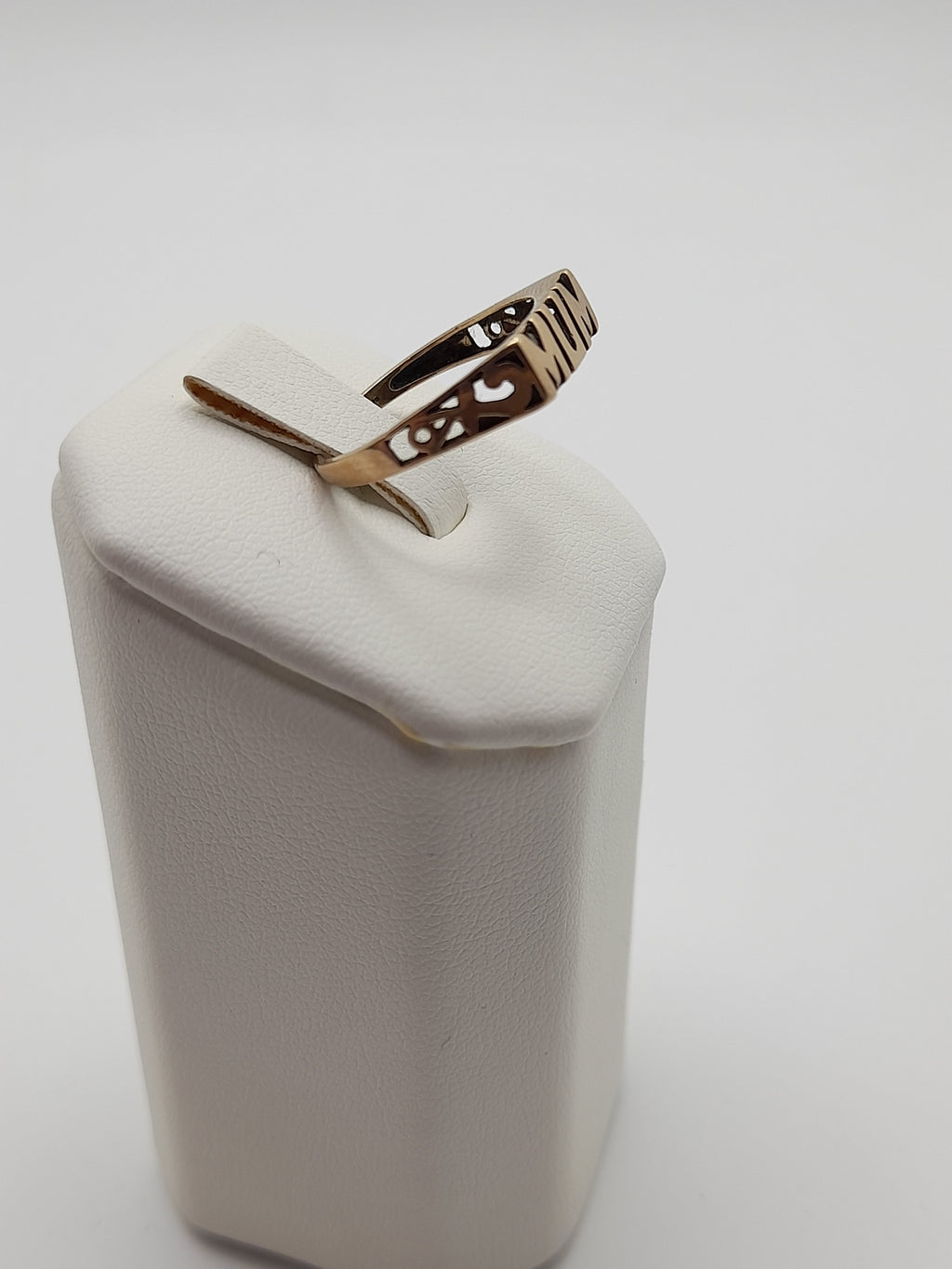 9ct,1.12g,Size M ,'MUM' Ring