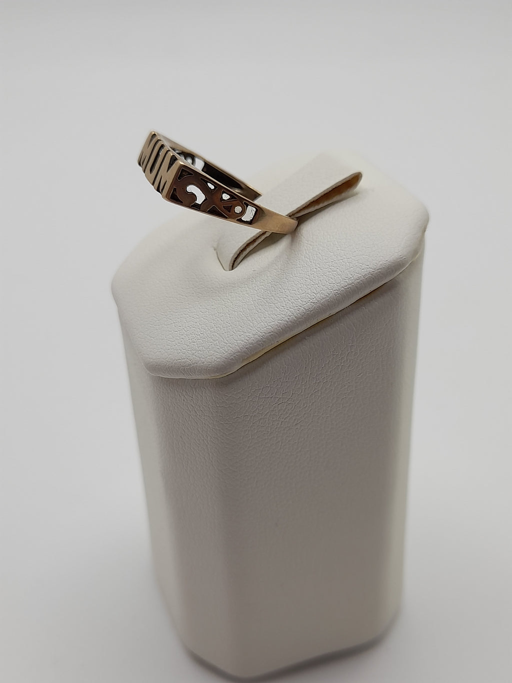 9ct,1.12g,Size M ,'MUM' Ring