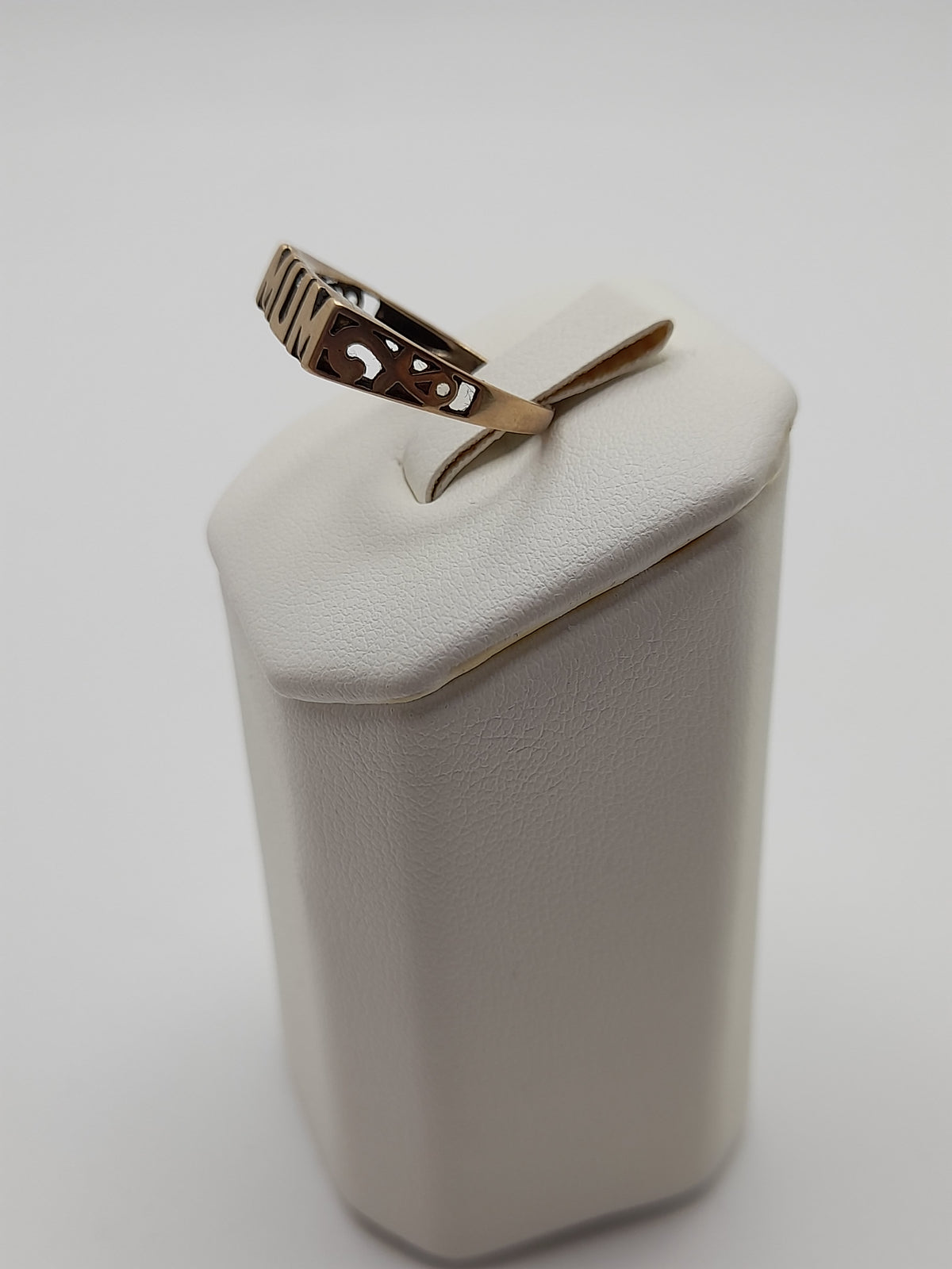 9ct,1.12g,Size M ,'MUM' Ring