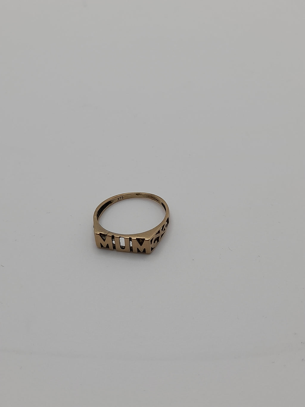 9ct,1.12g,Size M ,'MUM' Ring