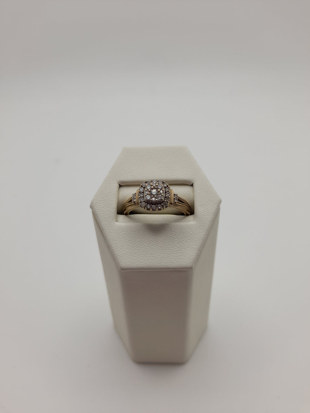 9ct,3.5g,Yellow Gold Cluster Ring