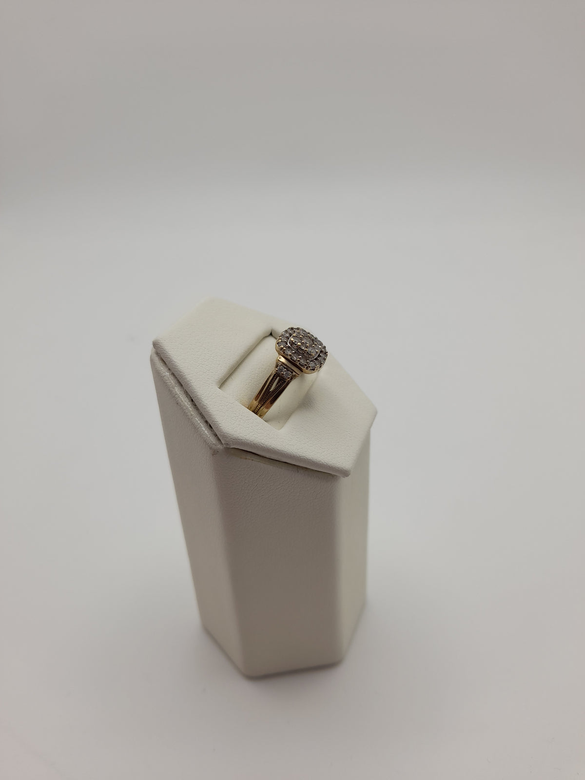 9ct,3.5g,Yellow Gold Cluster Ring