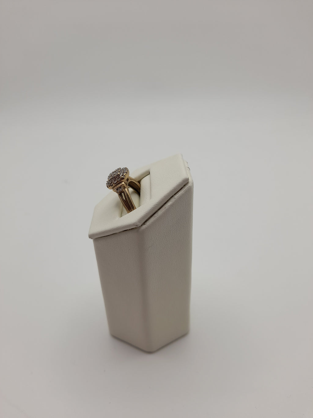 9ct,3.5g,Yellow Gold Cluster Ring