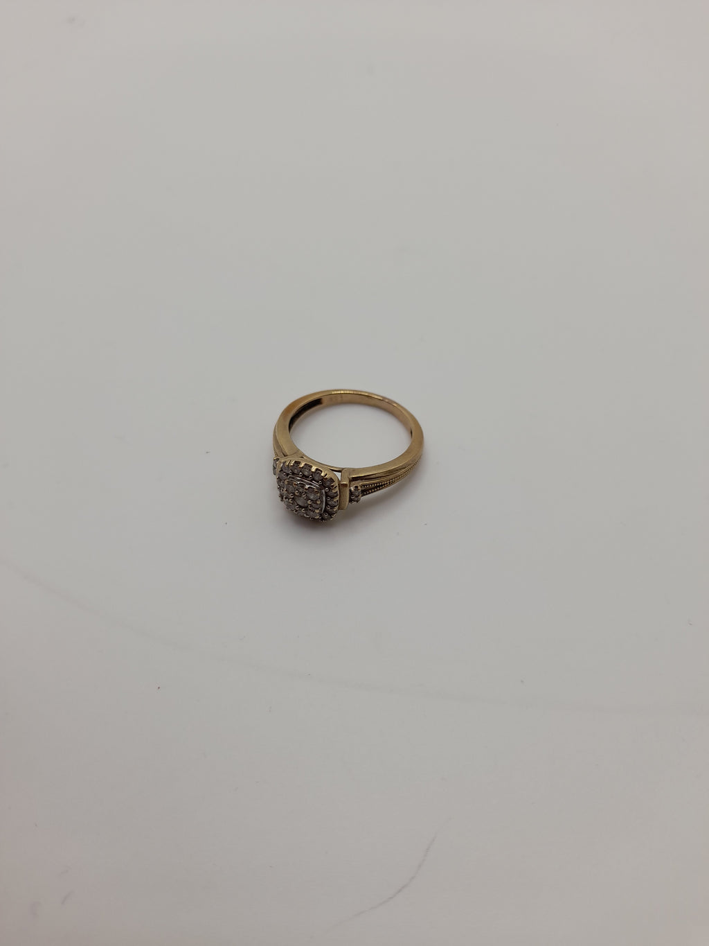 9ct,3.5g,Yellow Gold Cluster Ring